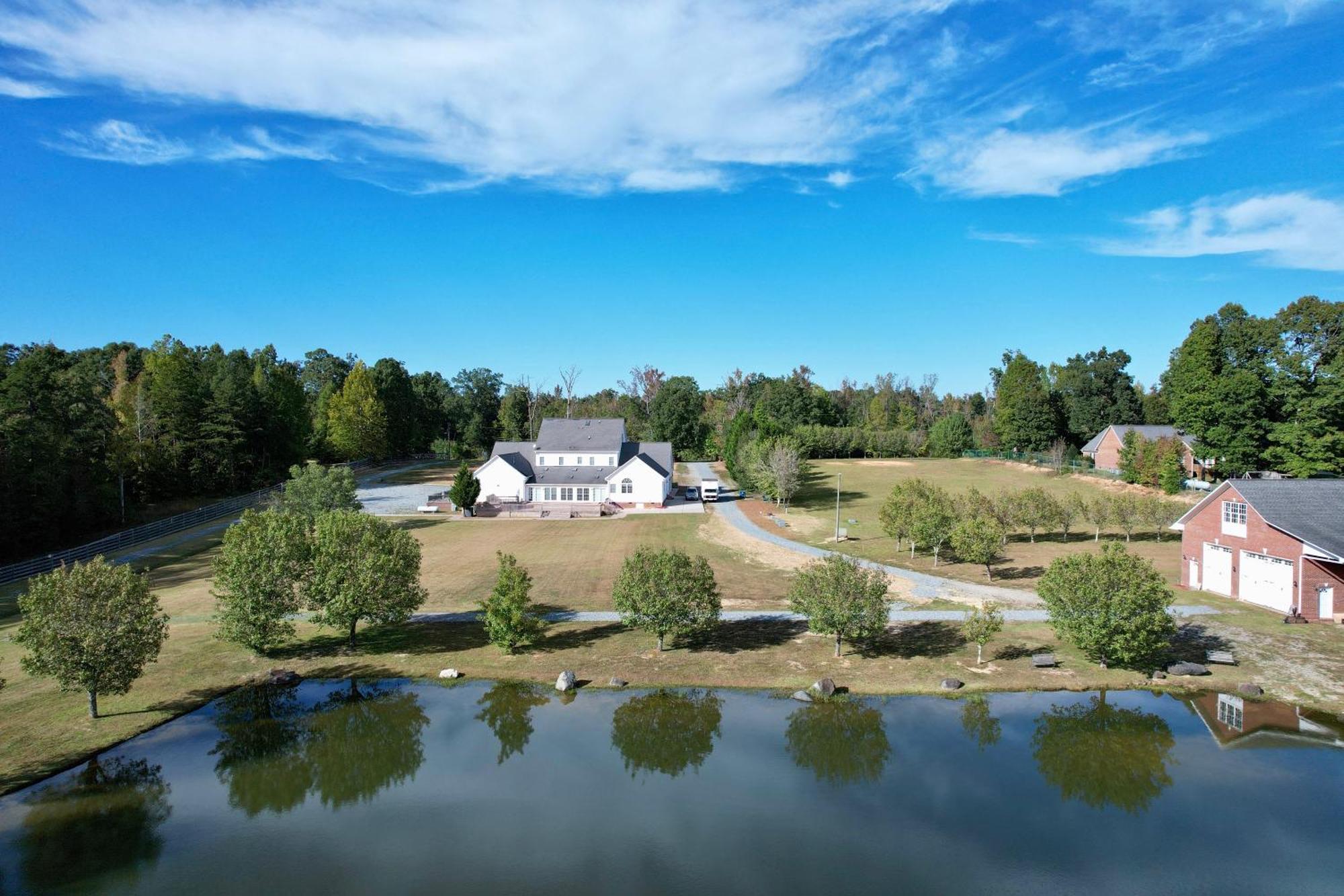 Moorefield Suites Greensboro East McLeansville ภายนอก รูปภาพ